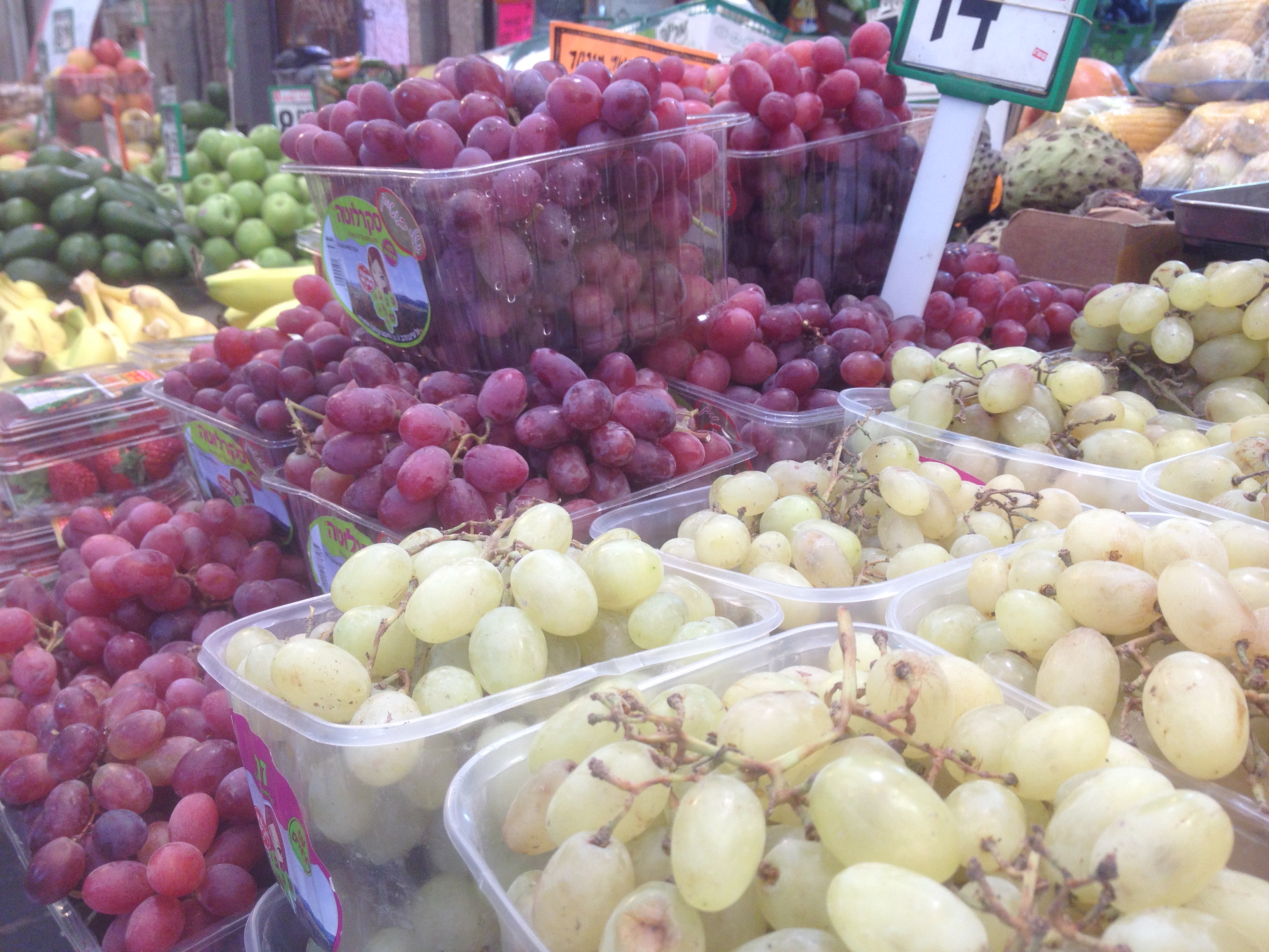 Fruits for sale in Shuk Machane Yehuda